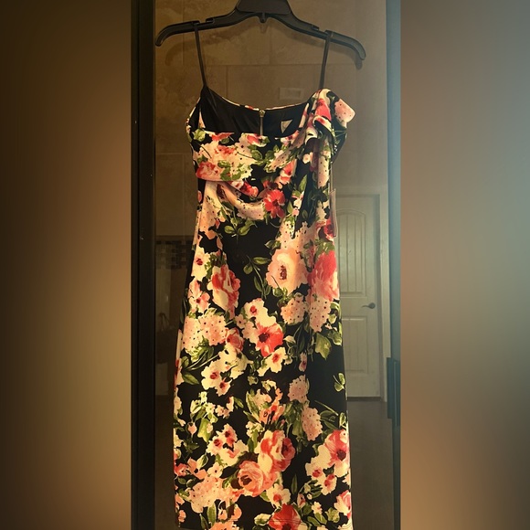 Floral off the shoulder dress - Picture 1 of 4